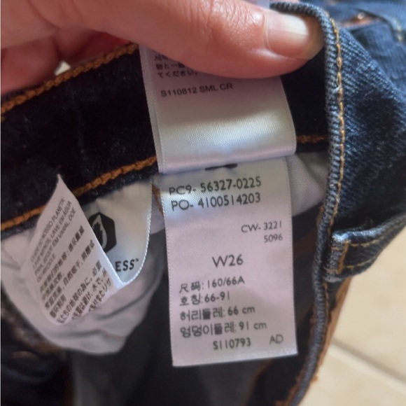 Levi’s dark denim shorts - Picture 3 of 3